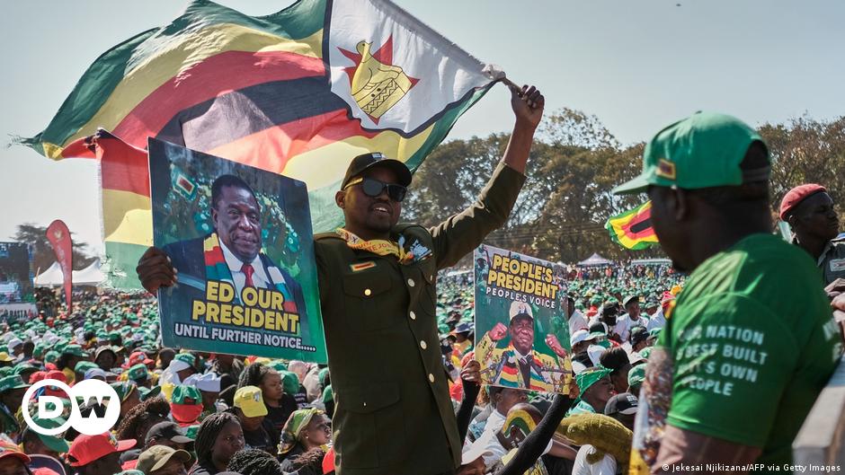 Zimbabwean voters lining up at polling station