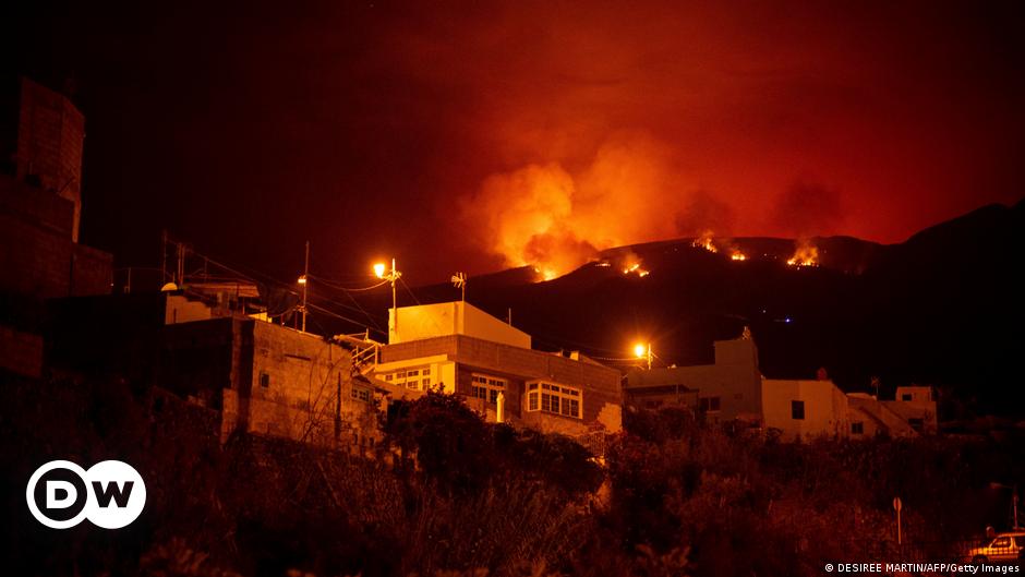 Tenerife: más residentes evacuados a medida que se propaga el incendio forestal