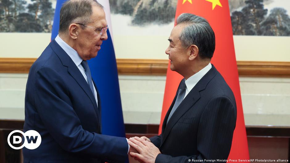 Mohammed bin Salman, Narendra Modi und Joe Biden shake hands at the G20.