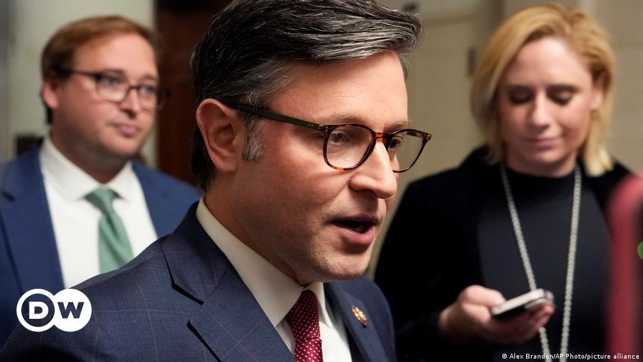 EE.UU.: Los republicanos eligen a Mike Johnson como cuarto candidato a orador