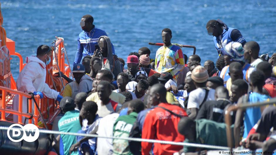 España: Más de 1.300 inmigrantes africanos llegan a las Islas Canarias