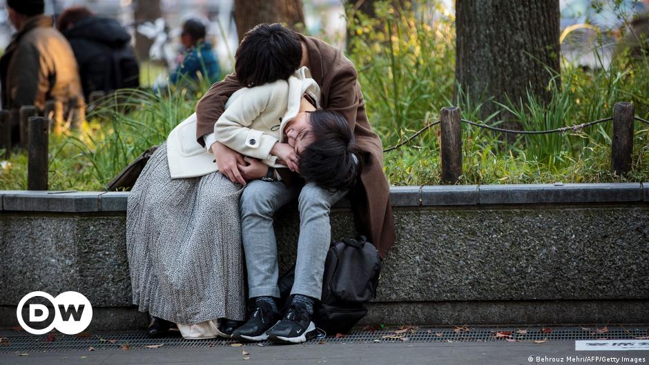 Israeli soldiers prepare munitions close to the border with Gaza