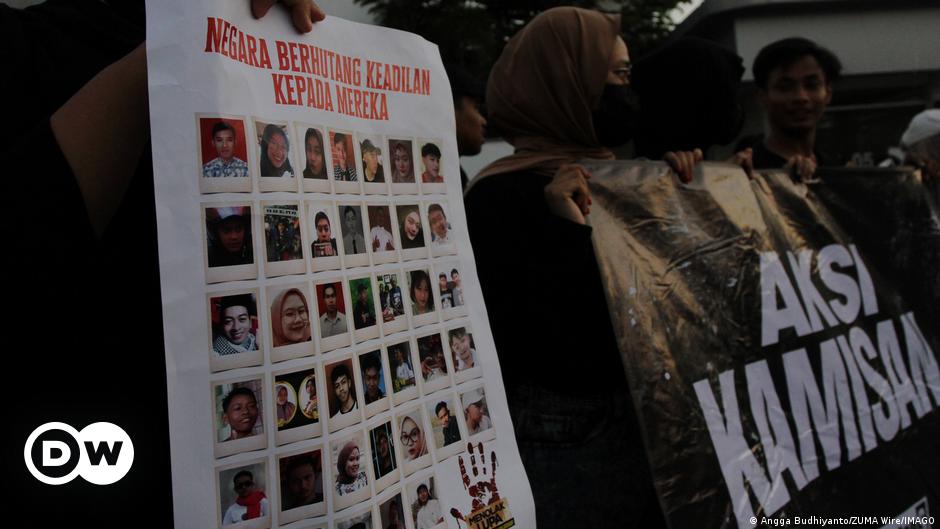 Refugees from Nagorno-Karabakh region sit in the back of a truck upon arrival in the border village of Kornidzor, Armenia
