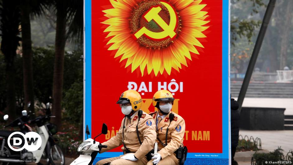 Jogger runs by US Capitol