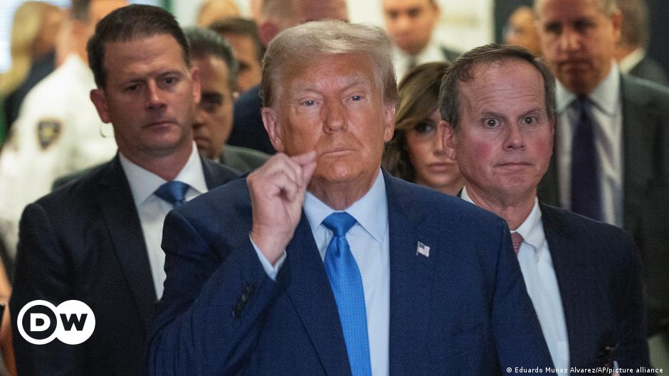 Juez a Trump: Esto es 'una sala de audiencias, no un mitin político'