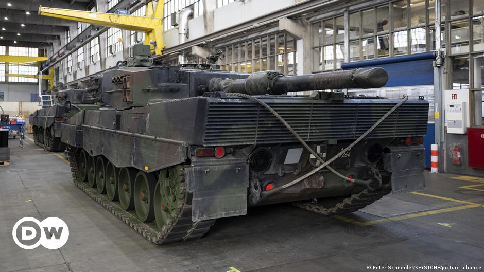 A Leopard 2 battle tank