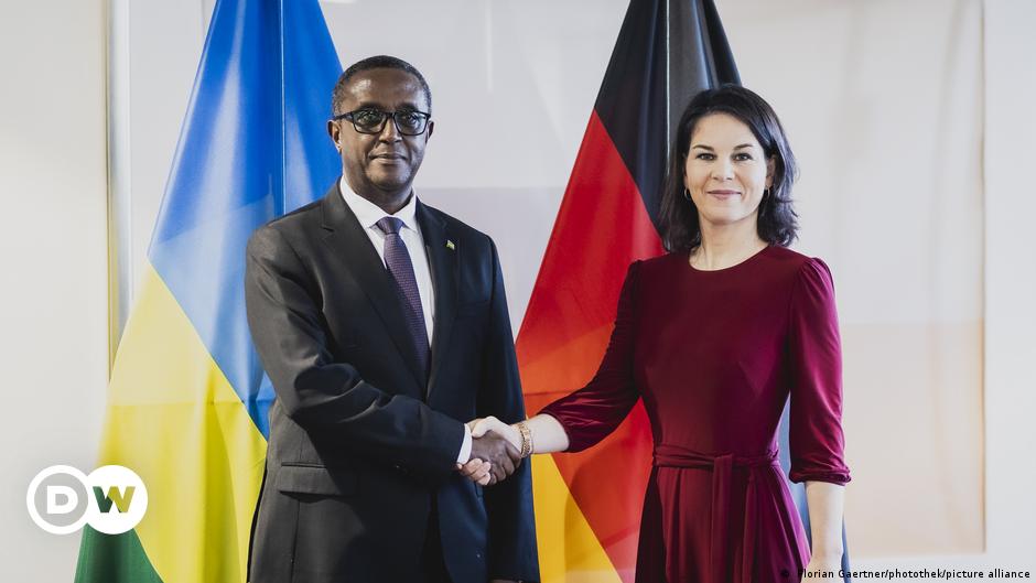 Baerbock visita Ruanda mientras se abre la primera fábrica de ARNm de África