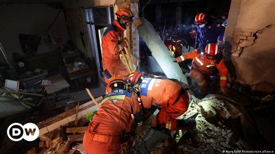 China: Terremoto de magnitud 6,2 deja más de 100 muertos