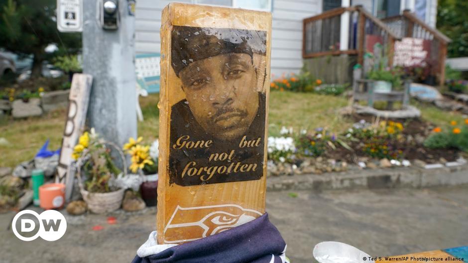 Estados Unidos: Tres policías absueltos del asesinato de un hombre negro