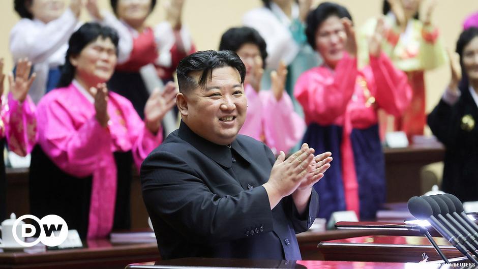 Kim Jong Un de Corea del Norte insta a las mujeres a tener más hijos