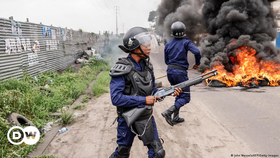 La policía del Congo intenta dispersar una protesta electoral prohibida
