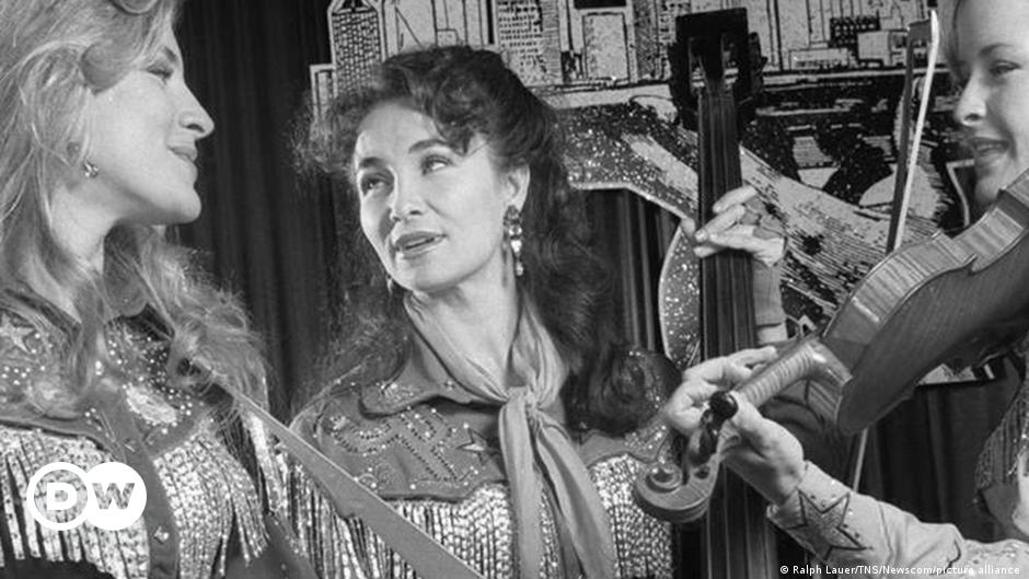 Laura Lynch de Dixie Chicks muere en accidente automovilístico a los 65 años