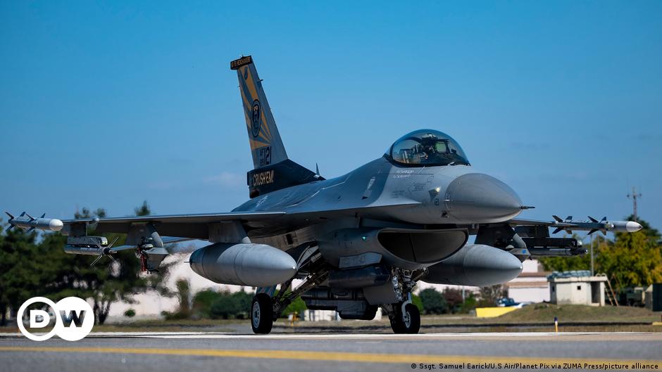 Piloto estadounidense se eyecta cuando un F-16 se estrella en el mar cerca de Corea del Sur