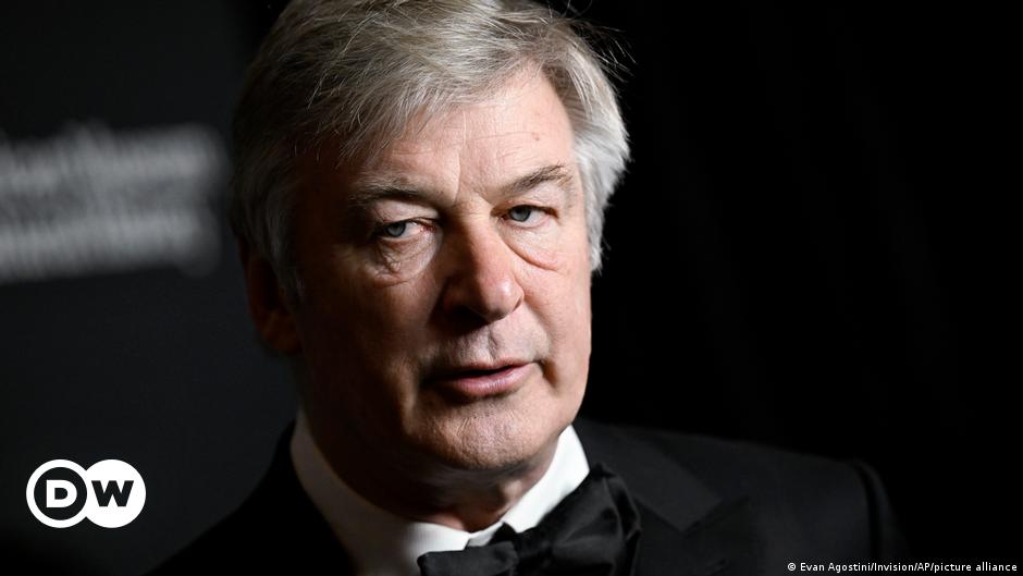 Alec Baldwin acusado de muerte a tiros en 'Rust'