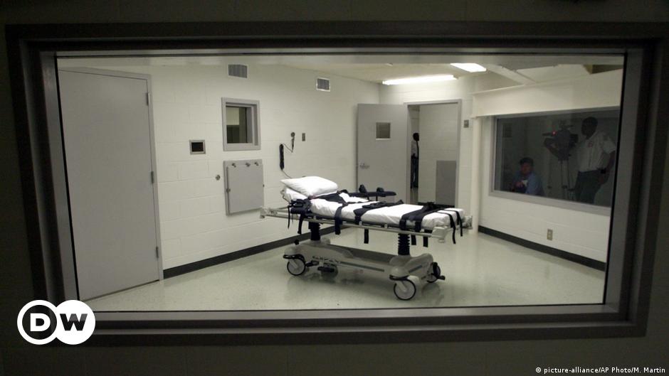 A file photo shows the gurney in Huntsville, Texas, where Texas' condemned are strapped down to receive a lethal dose of drugs