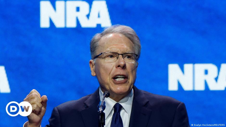 El jefe de la NRA, LaPierre, dimite antes del juicio por corrupción