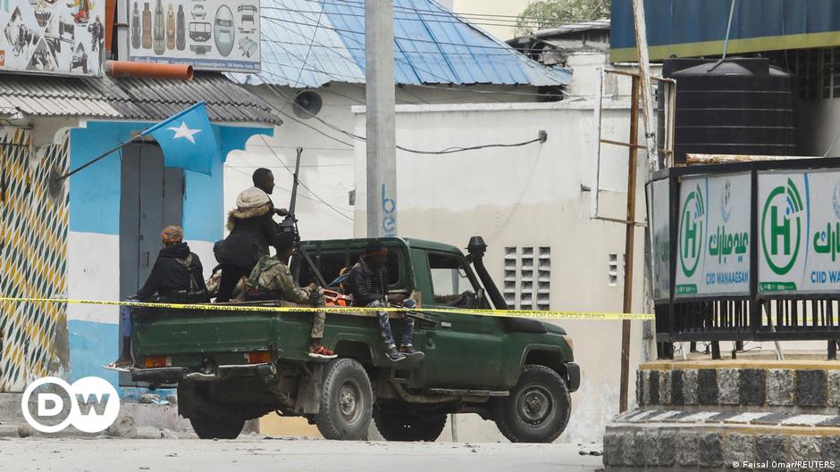 Militantes de Al Shabab matan a una persona y capturan a seis en un helicóptero de la ONU