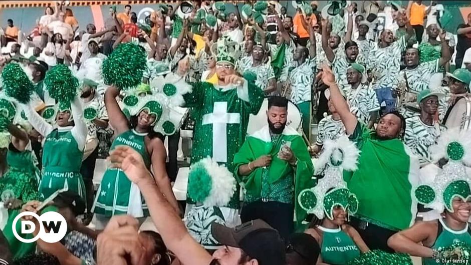 Celebrando juntos en el 'pueblo nigeriano' de Abiyán