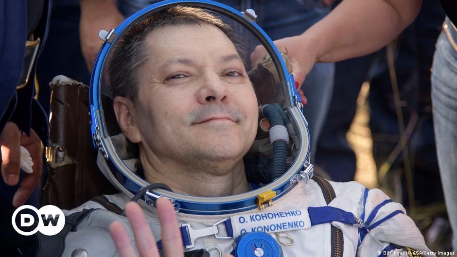 Cosmonauta ruso bate récord en despliegue espacial