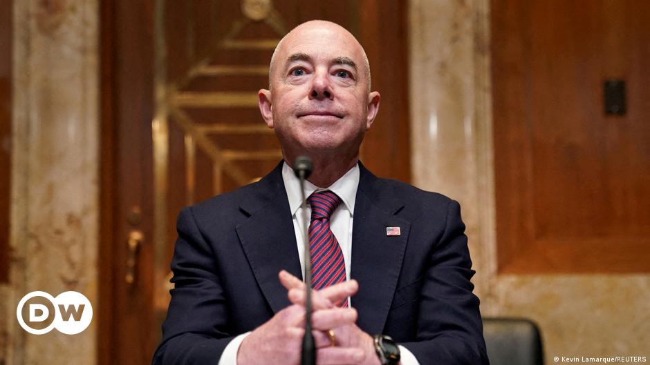 El jefe de seguridad nacional de Biden sobrevive a la votación de impeachment