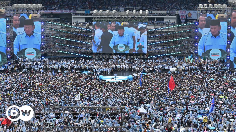 Elecciones en Indonesia: los candidatos celebran sus últimos mítines de campaña
