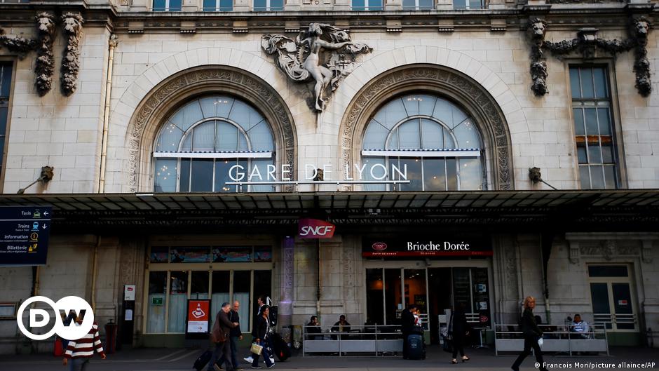 Francia: Agresor apuñala a tres personas en la Gare de Lyon de París