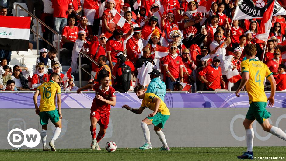 Los aspirantes a las elecciones de Indonesia pretenden marcar con los aficionados al fútbol