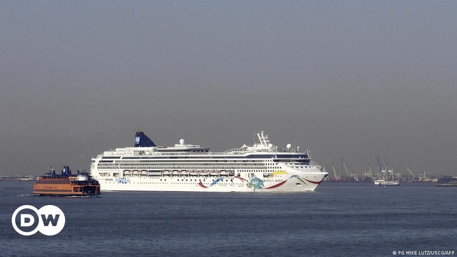 Mauricio permite atracar un crucero tras el susto del cólera