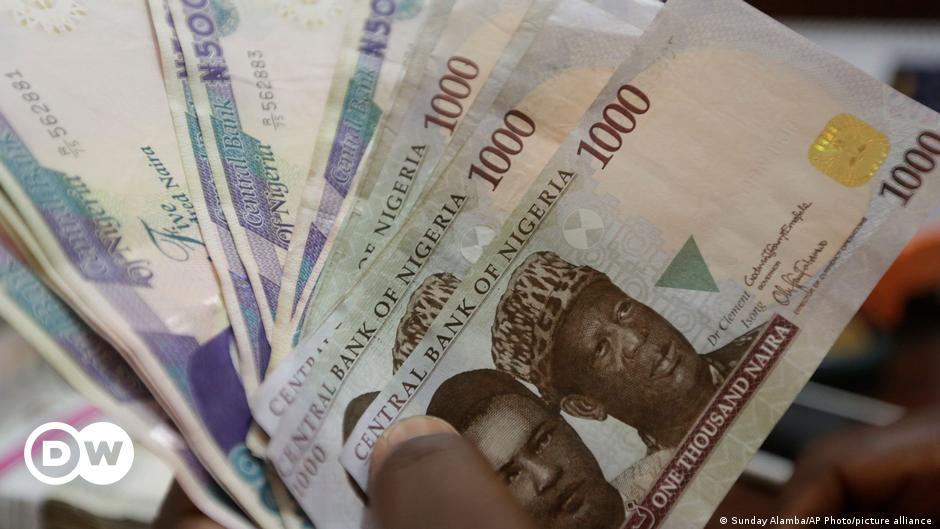 Nigeria revisa el salario mínimo a medida que aumenta la presión económica