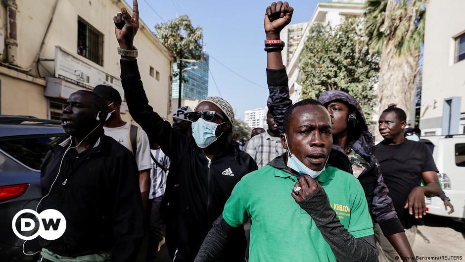Senegal restringe Internet móvil en medio de protestas de la oposición