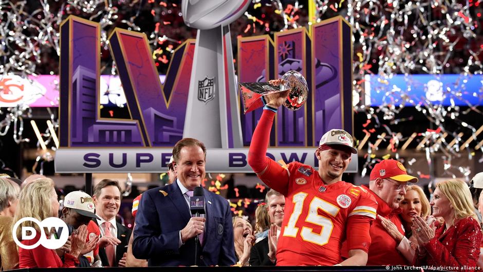 Super Bowl LVIII: Chiefs y 49ers se enfrentan bajo las luces de Las Vegas
