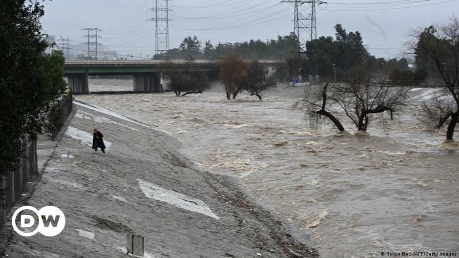 Tormentas en California: inundaciones y deslizamientos de tierra matan a 3 personas
