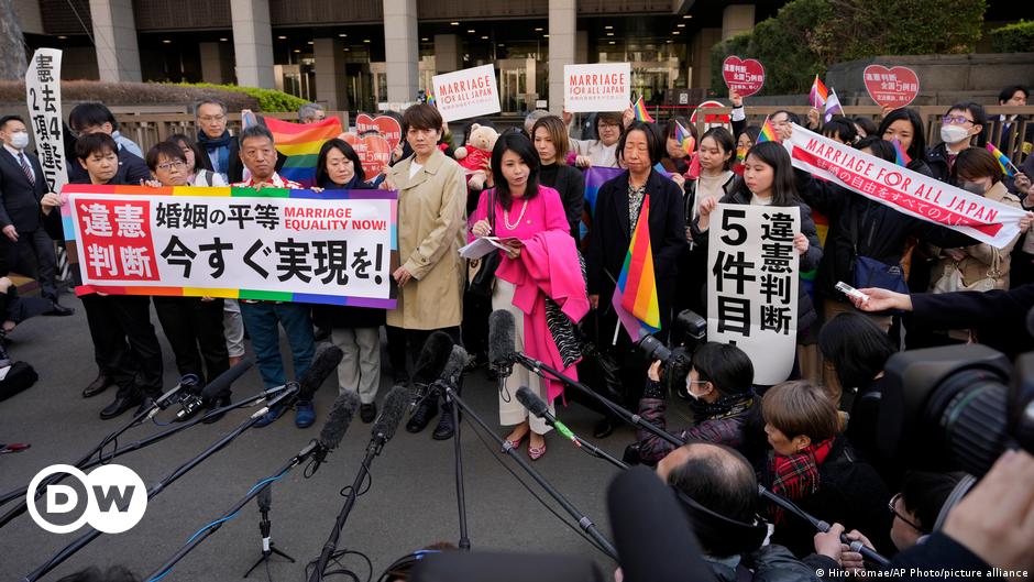 La prohibición del matrimonio entre personas del mismo sexo en Japón es "inconstitucional"