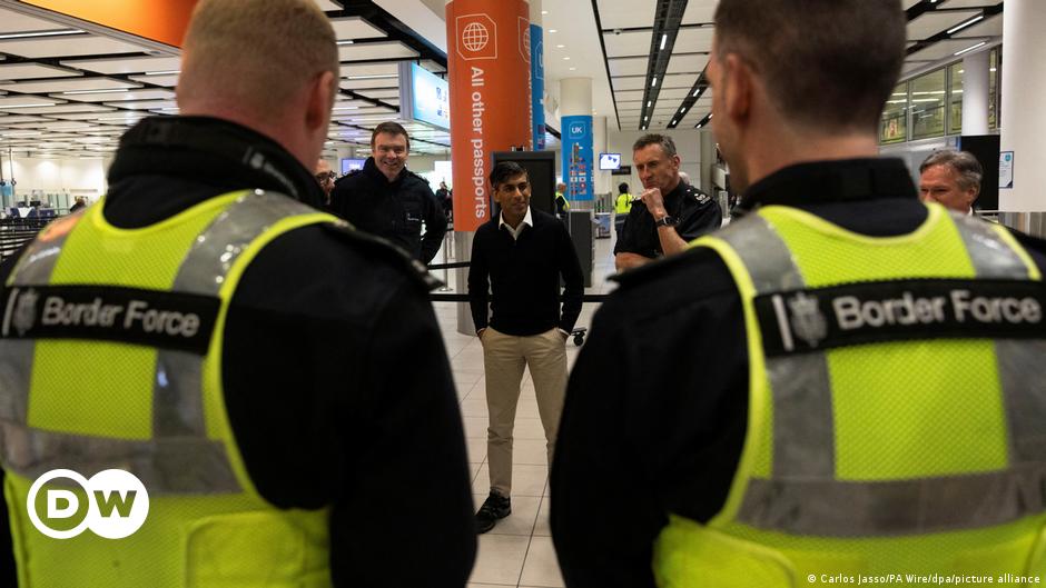 Se intensifica la disputa del Reino Unido sobre las deportaciones a Ruanda