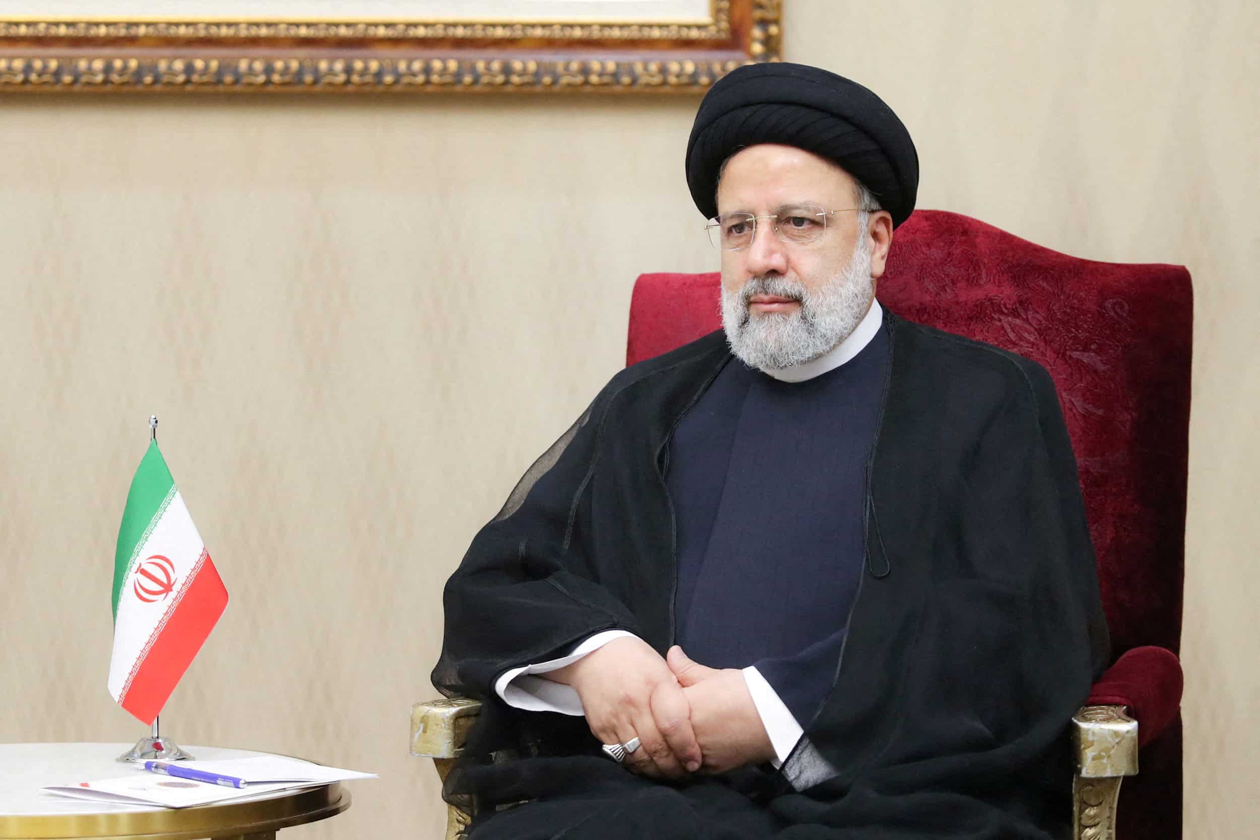 El presidente iraní Raisi visitará Pakistán para reparar los lazos tras los ataques transfronterizos