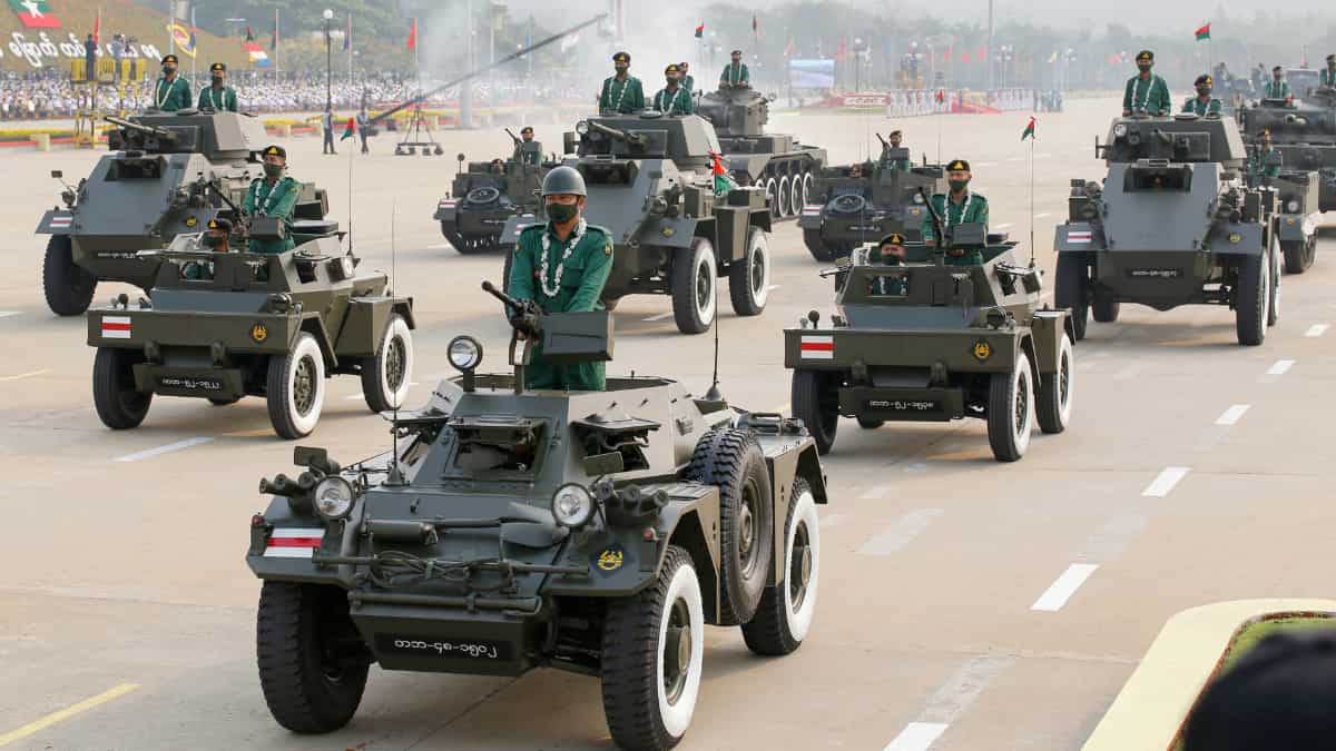 Las milicias de Myanmar afirman haber lanzado ataques con aviones no tripulados contra el aeropuerto, la base de la fuerza aérea y el cuartel general del ejército