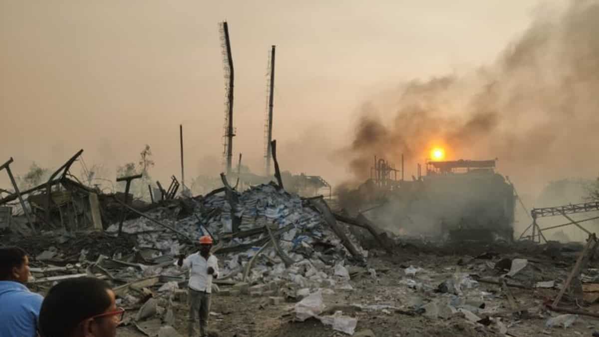 Telangana: Explosión en una fábrica farmacéutica en Sangareddy mata a cuatro personas, se teme que varias queden atrapadas bajo los escombros