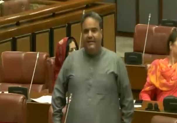 Vídeo: 'Niñas hindúes convertidas a la fuerza al Islam', revela senador hindú en Pakistán