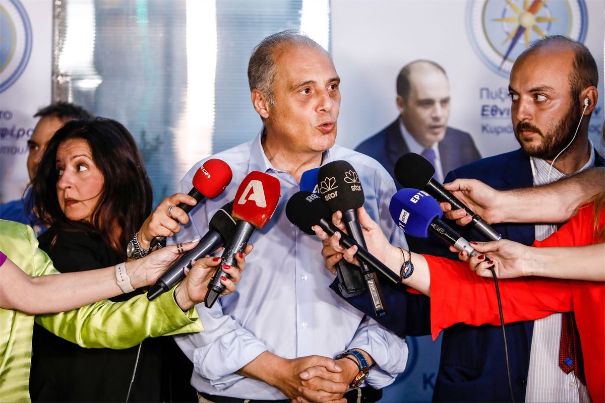 Cómo está ganando un partido griego de extrema derecha con una 'coalición de votantes' antes de las elecciones al PE