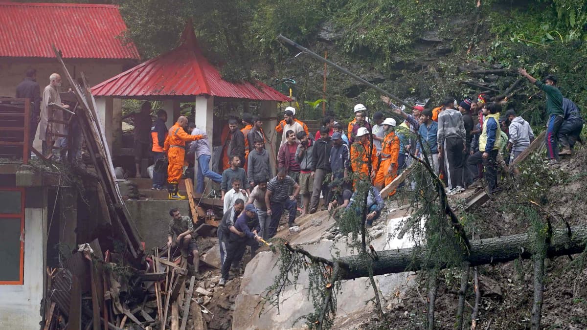 Deslizamientos de tierra en Nepal matan a nueve personas, incluidos tres niños