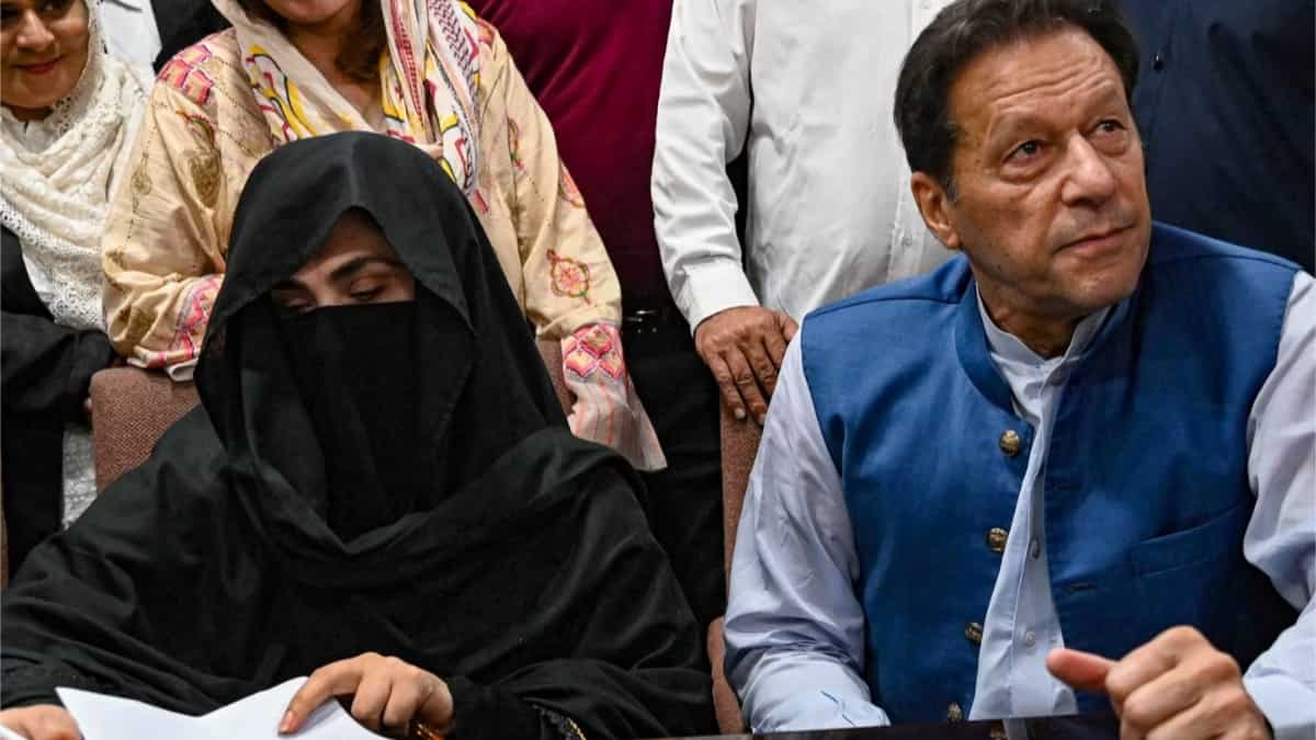 El ex primer ministro paquistaní Imran Khan y su esposa Bushra Bibi fueron absueltos en un caso de matrimonio ilegal