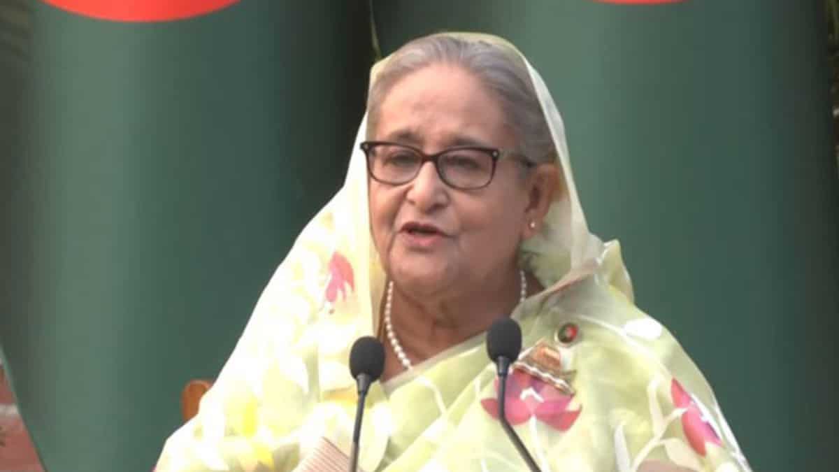 'Lágrimas de cocodrilo': la primera ministra de Bangladesh, Sheikh Hasina, 'llora' en una estación de metro dañada en una protesta y es criticada en las redes