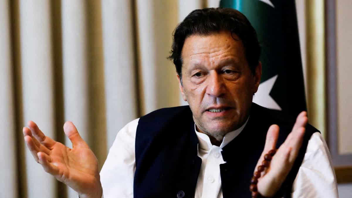 Me enjaulan como a un terrorista: ex primer ministro paquistaní encarcelado Imran Khan