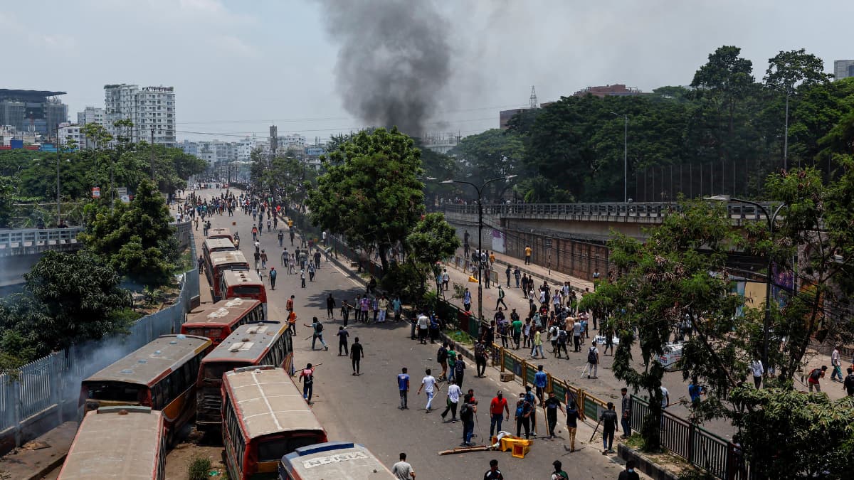 Protestas en Bangladesh: el Gobierno pide un día de luto por las víctimas de los disturbios