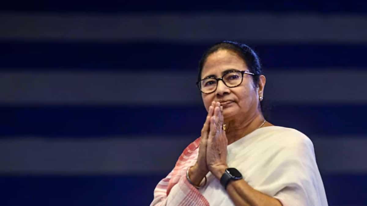 Protestas en Bangladesh: la ministra principal de Bengala Occidental, Mamata Banerjee, ofrece refugio a "personas indefensas"