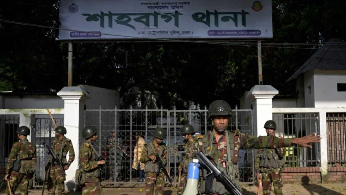 Al menos 12 reclusos mueren en dos fugas de cárceles en Bangladesh días después de la destitución de Hasina