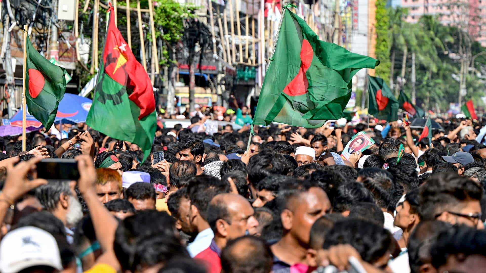 Crisis en Bangladesh: el nuevo jefe de policía se disculpa y dice que los agentes violaron los derechos humanos
