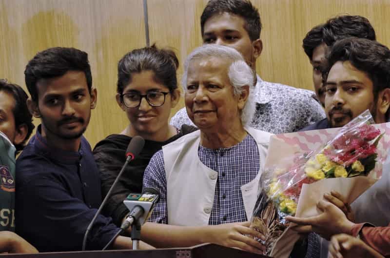El líder interino de Bangladesh, Yunus, asume el control de 27 ministerios y anuncia las carteras del consejo de asesores