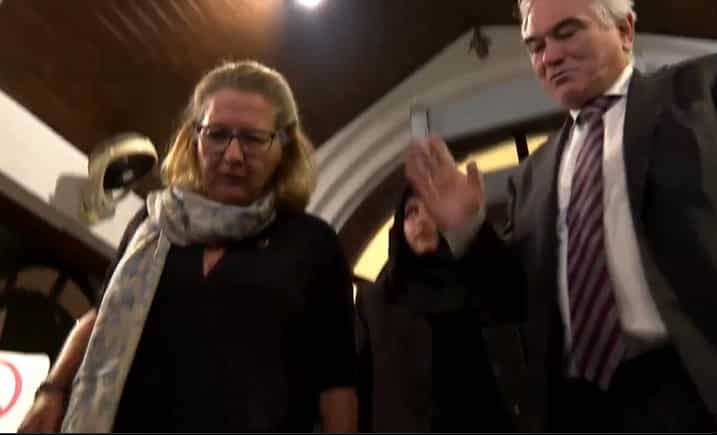Mira: Ministro alemán casi cancela reunión con primer ministro de Pakistán tras humillación por bolsa