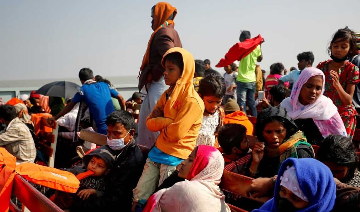Miles de rohingyas llegan a Bangladesh en medio de una nueva afluencia de refugiados